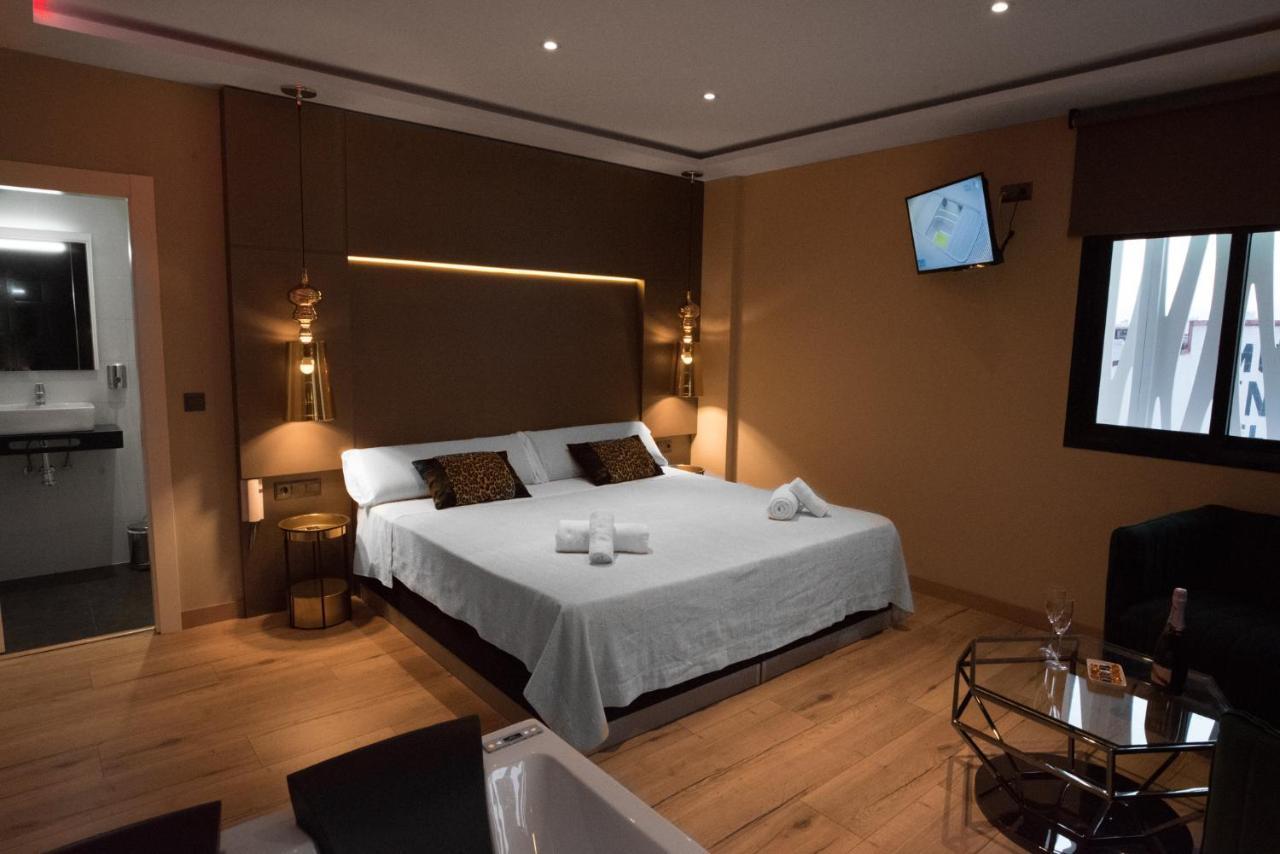 Daos Suites & Terrace มาร์เบยา ภายนอก รูปภาพ