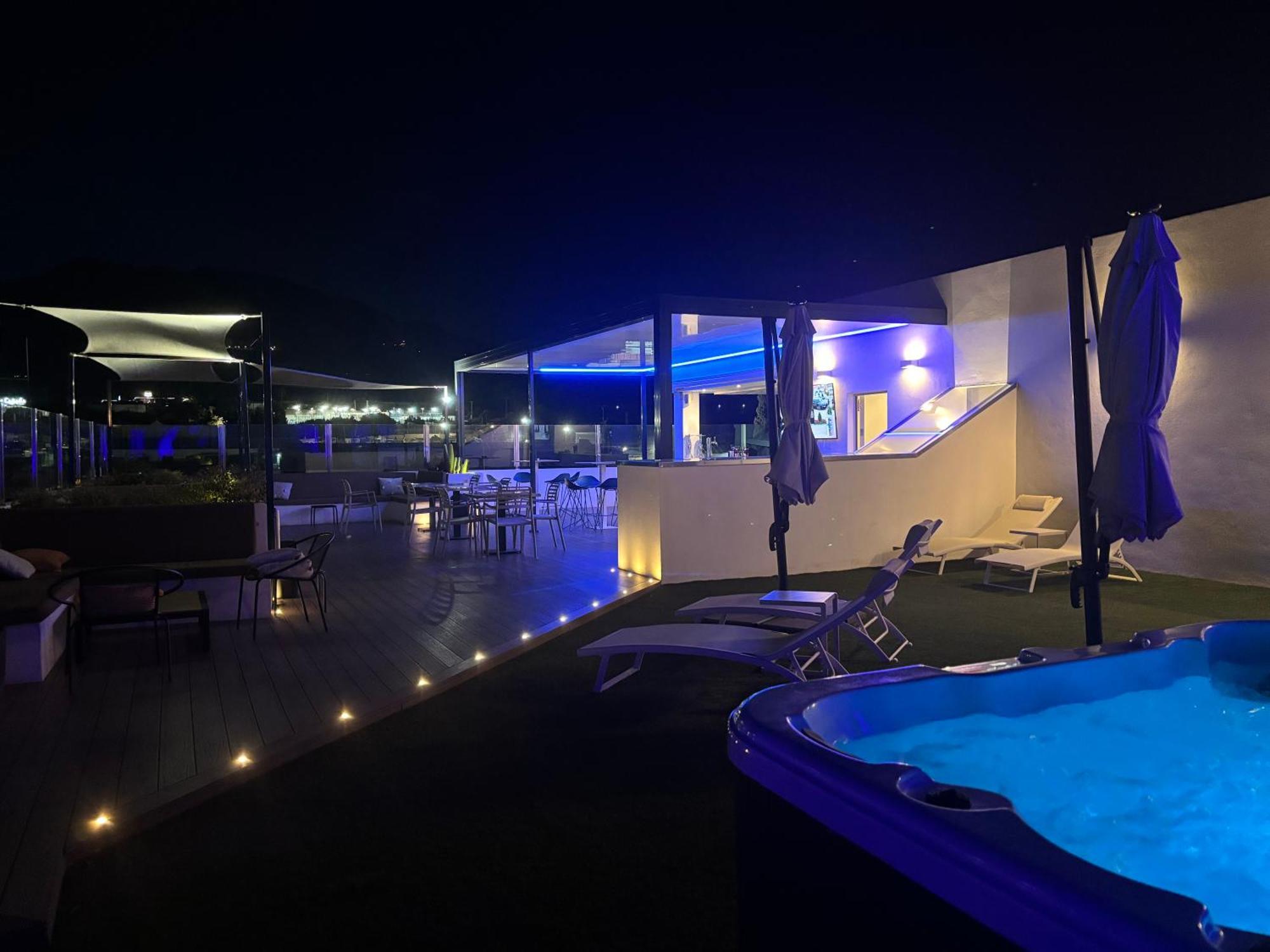 Daos Suites & Terrace มาร์เบยา ภายนอก รูปภาพ
